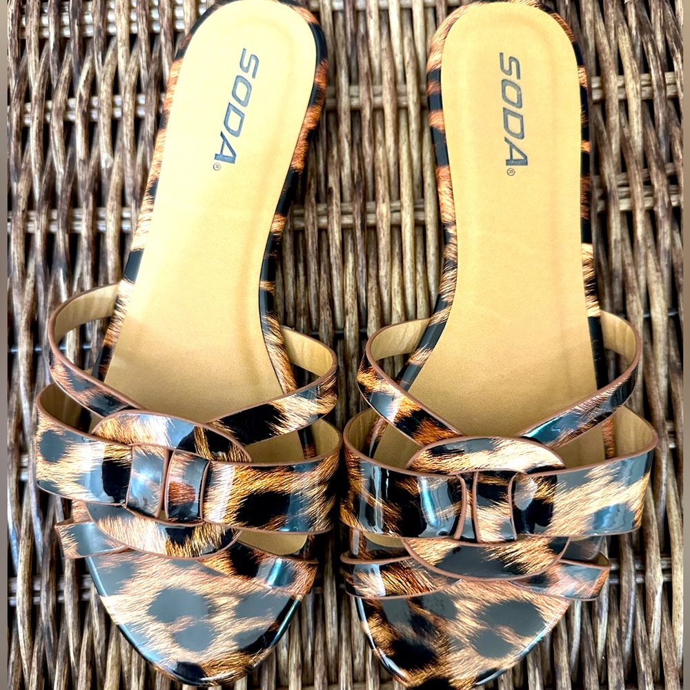 Soda Jazmine Slip-on Sandal